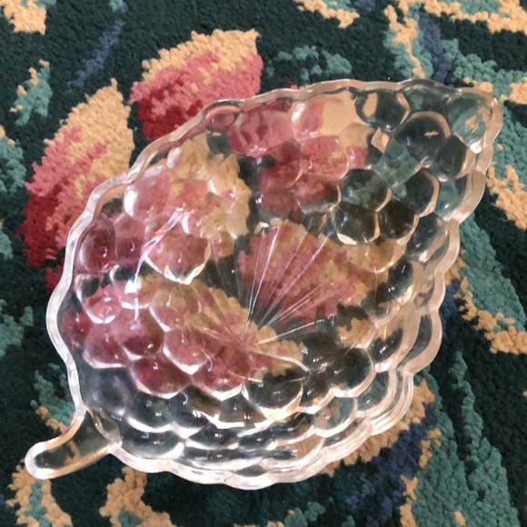 Vintage Anchor Hocking glass Grape Dish, Relish dish, Candy Bowl - many uses - Picture 9 of 13